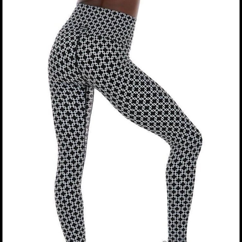 K-DEER | Black White Geometric Pattern Capri Bra Set